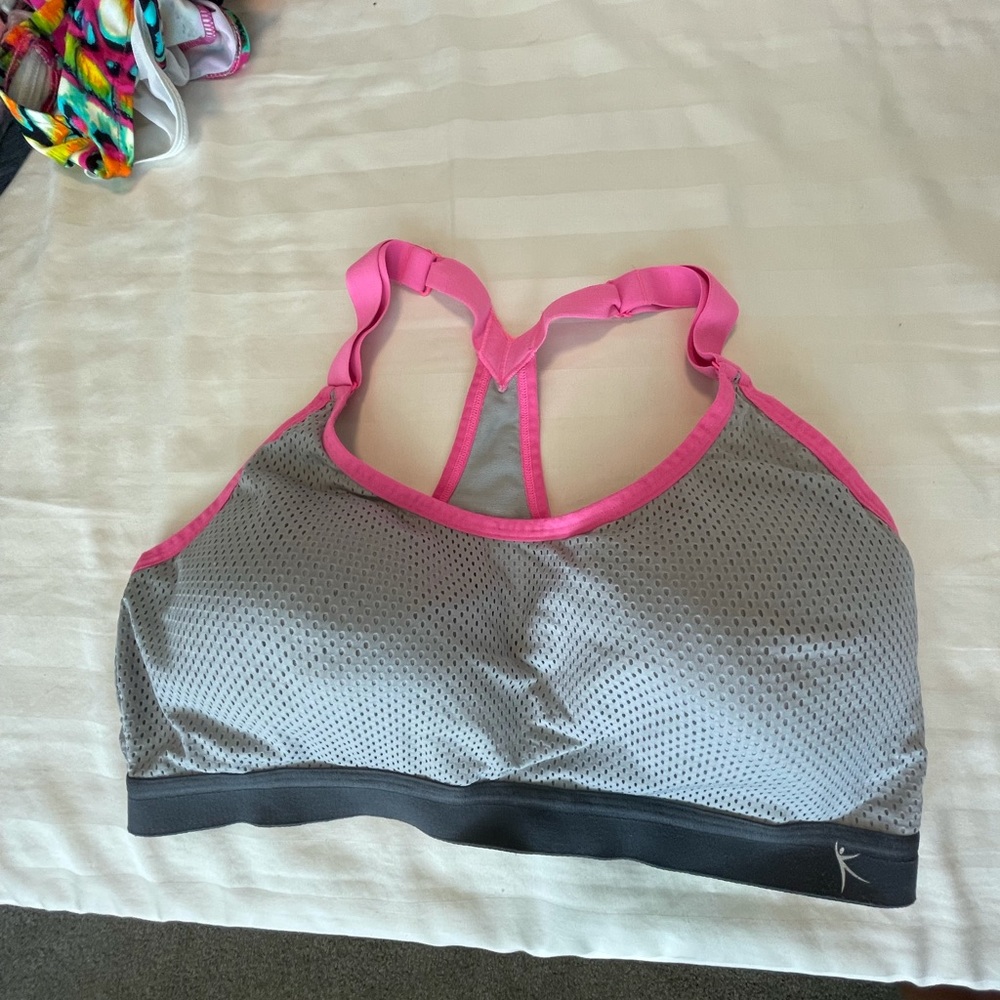 Dan skin Sports Bra